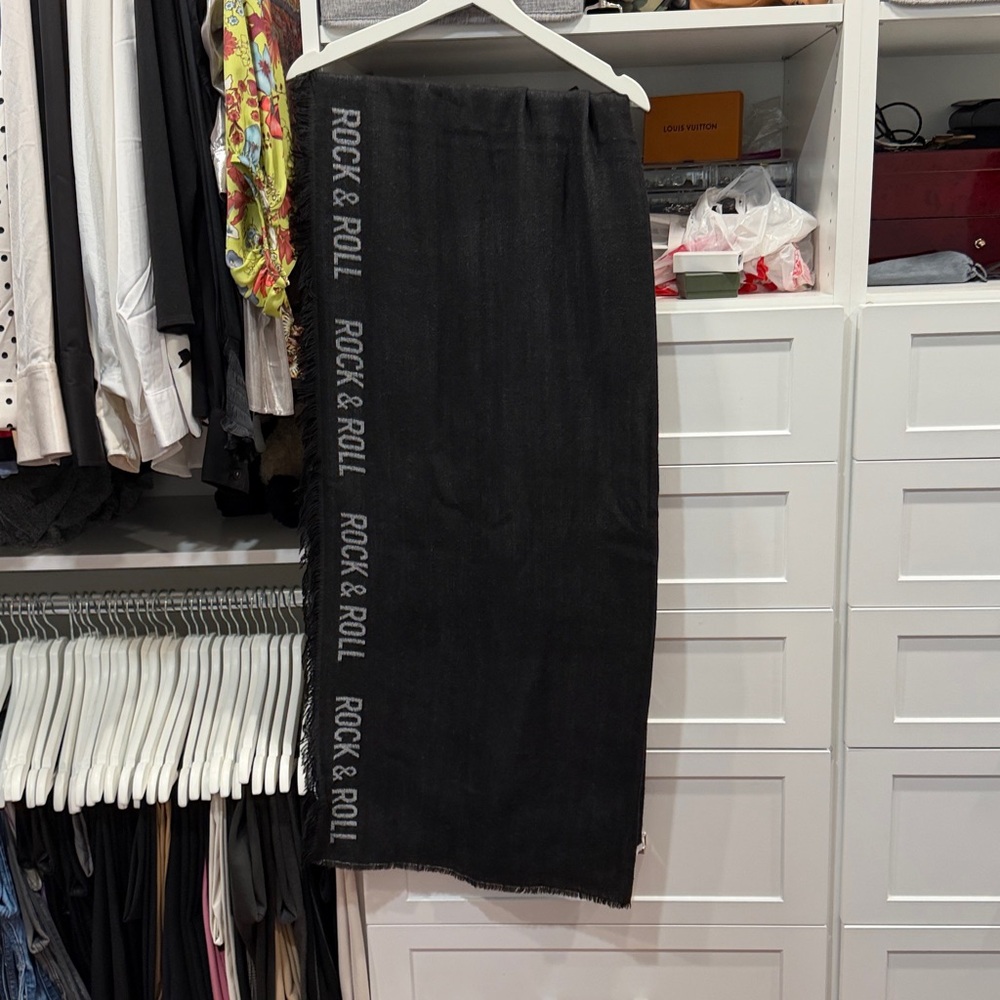 Zaggora Black Rock & Roll Scarf - Picture 5 of 7
